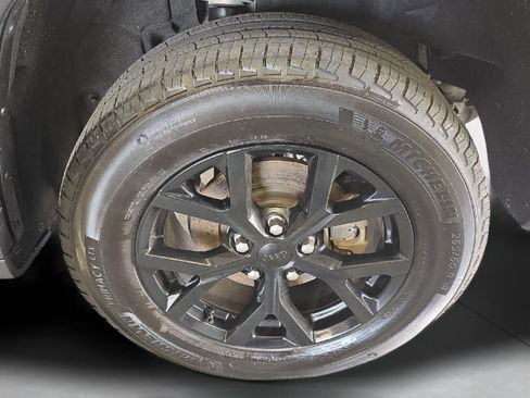 Used 2024 Jeep Grand Cherokee Altitude AWD/4WD image 20
