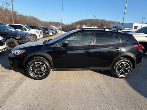 Used 2023 Subaru Crosstrek 2.0i Premium image 2