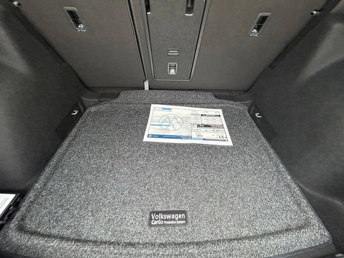 Certified 2026 Volkswagen Taos SE w/ Black Wheel Package FWD image 39