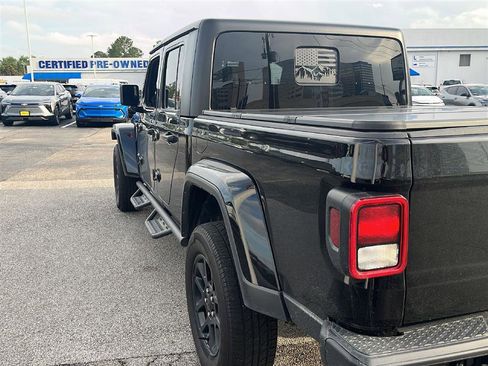 Used 2023 Jeep Gladiator Overland AWD/4WD image 4