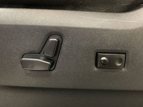 Used 2014 Chrysler Town & Country Touring-L image 18