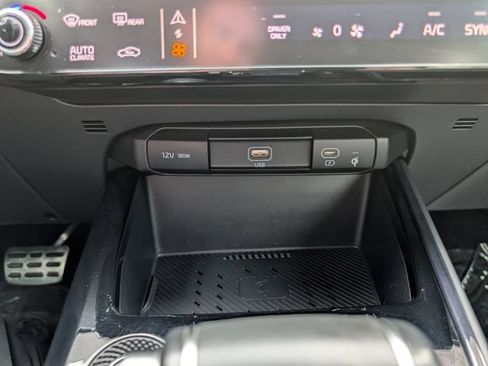 Used 2024 Kia Niro EX Touring FWD image 21