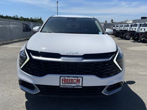 Used 2025 Kia Sportage EX FWD image 11