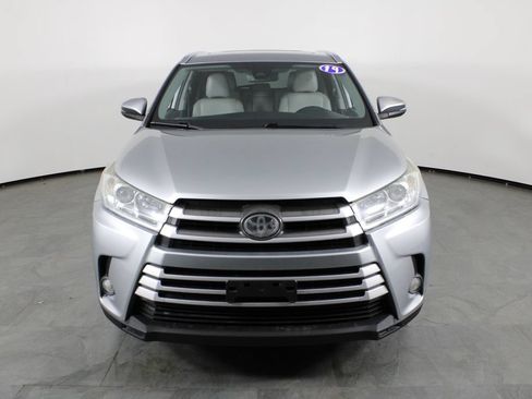 Used 2019 Toyota Highlander XLE AWD/4WD image 12