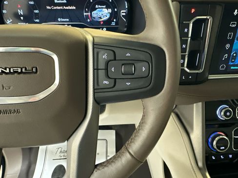 Used 2022 GMC Yukon XL Denali image 22
