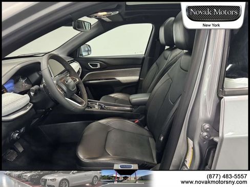 Used 2023 Jeep Compass Latitude w/ Sun and Sound Group AWD/4WD image 16
