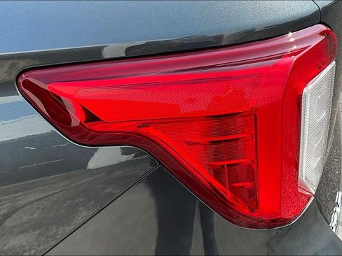 Used 2020 Ford Explorer XLT w/ Equipment Group 202A AWD/4WD image 23