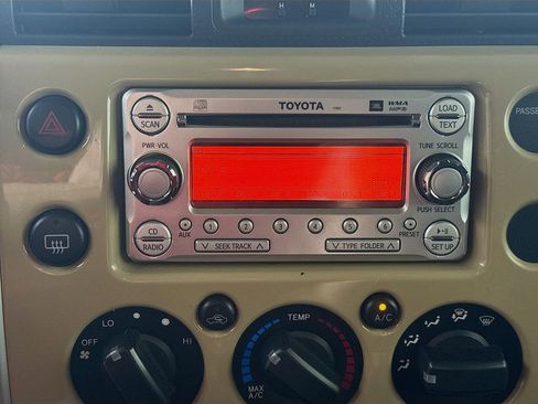 Used 2014 Toyota FJ Cruiser 4WD w/ Upgrade Package image 14