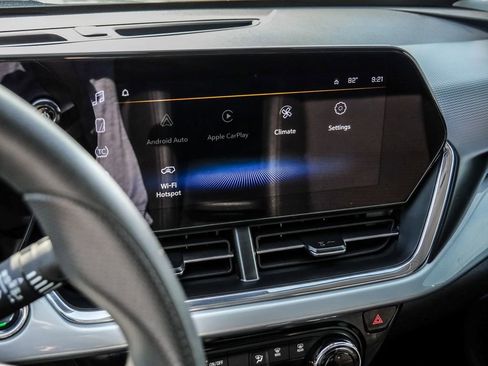 Used 2025 Chevrolet Trax LT FWD image 29