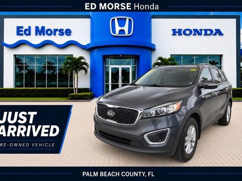 Used 2018 Kia Sorento FWD image 1