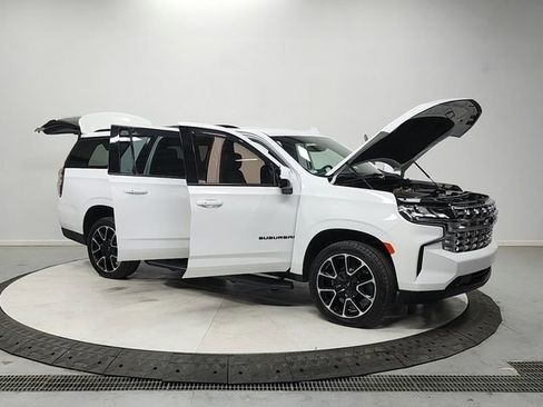 Used 2021 Chevrolet Suburban RST RWD image 9