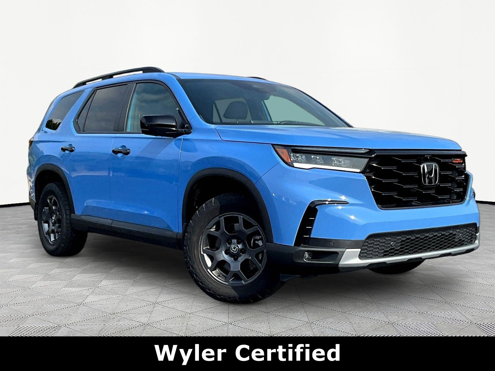 Used 2024 Honda Pilot TrailSport image 3