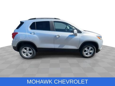 Certified 2020 Chevrolet Trax LT w/ LT Convenience Package image 10
