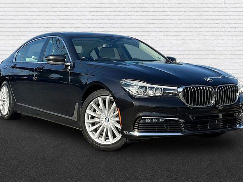 Used 2017 BMW 740i RWD image 3