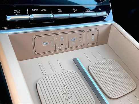 Used 2025 Hyundai Santa Fe Limited image 31