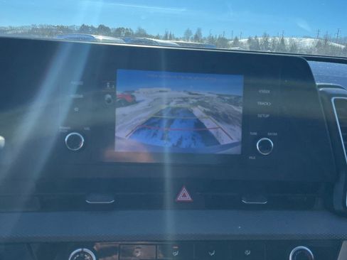 Used 2023 Kia Sportage LX image 9