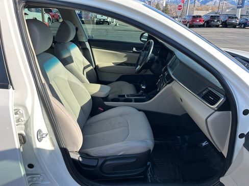 Used 2017 Kia Optima Premium image 28
