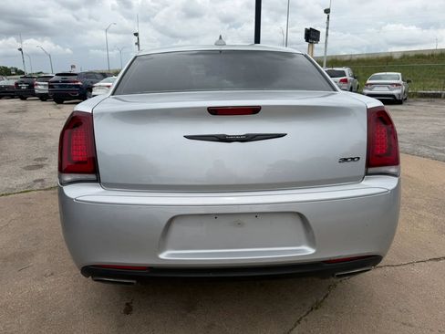 Used 2023 Chrysler 300 Touring w/ Sport Appearance Package RWD image 6