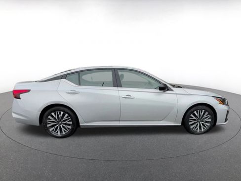 Used 2024 Nissan Altima 2.5 SV image 17
