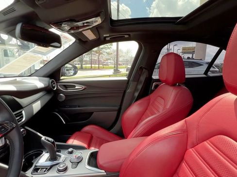 Used 2023 Alfa Romeo Giulia Veloce image 37
