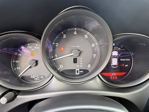 Used 2025 Porsche Macan image 24