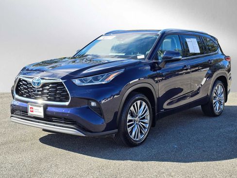 Certified 2022 Toyota Highlander Platinum image 3