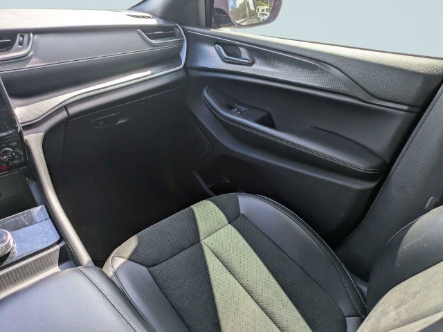 Used 2023 Jeep Grand Cherokee Altitude RWD image 19