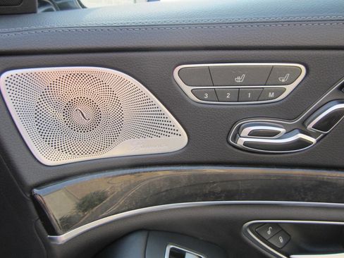 Used 2018 Mercedes-Benz S 560 Sedan image 23