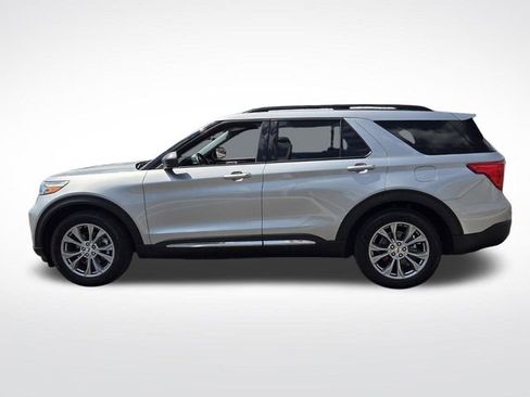 Certified 2022 Ford Explorer XLT w/ Equipment Group 202A RWD image 6