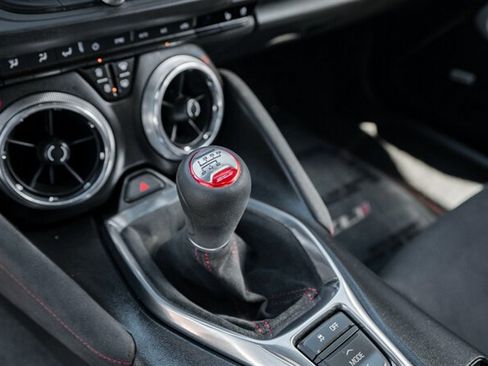 Used 2018 Chevrolet Camaro ZL1 RWD image 39