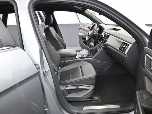 Used 2023 Volkswagen Atlas Cross Sport SE w/ Panoramic Sunroof Package image 36