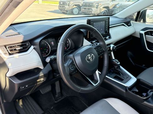 Used 2021 Toyota RAV4 XLE Premium FWD image 10