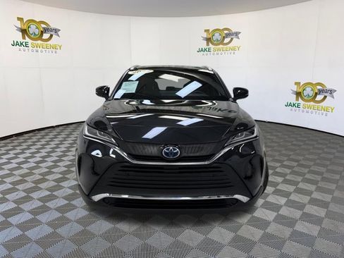 Used 2022 Toyota Venza XLE image 3