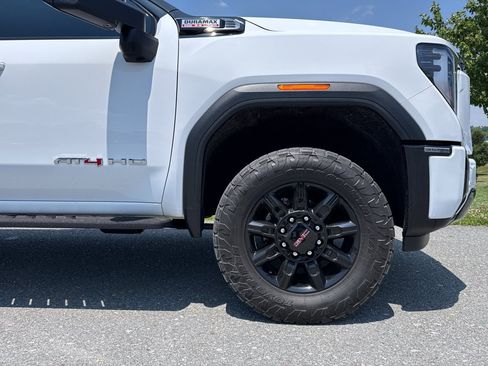 Used 2024 GMC Sierra 3500 AT4 w/ Technology Package AWD/4WD image 18