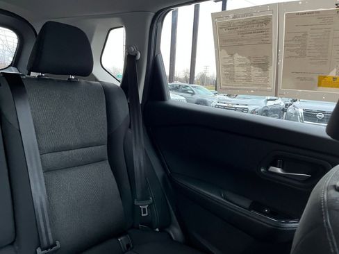 Used 2025 Nissan Rogue SV image 39