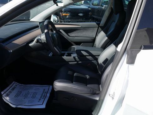 Used 2025 Tesla Model Y Long Range image 2