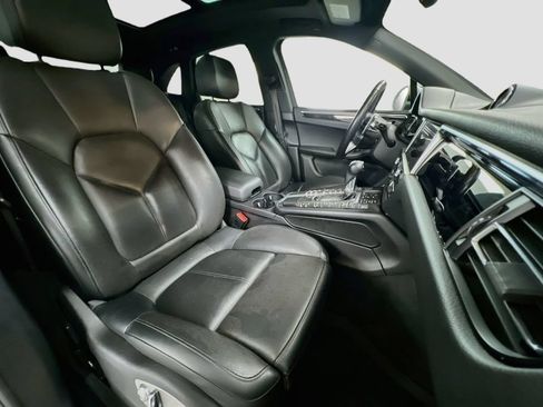 Certified 2020 Porsche Macan AWD/4WD image 30