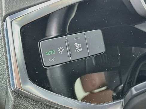 Used 2025 Audi Q3 2.0T Premium AWD/4WD image 17