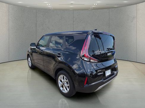 Used 2025 Kia Soul LX w/ LX Technology Package FWD image 3