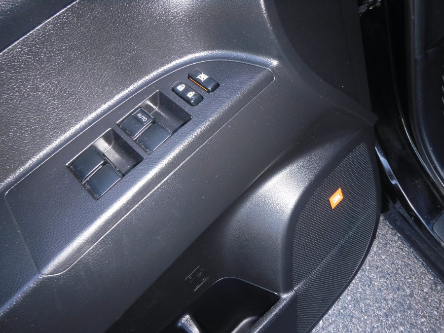 Used 2013 Toyota Highlander Limited AWD/4WD image 27