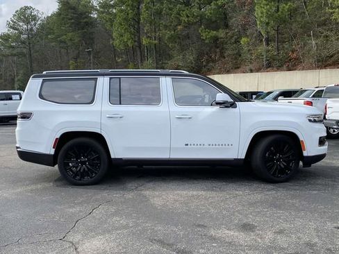 Used 2022 Jeep Grand Wagoneer Series III image 2