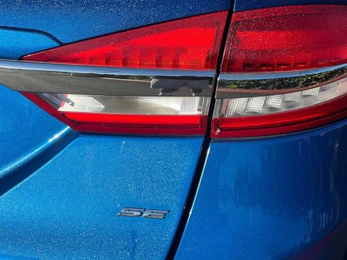 Used 2017 Ford Fusion SE w/ Fusion SE Technology Package image 29