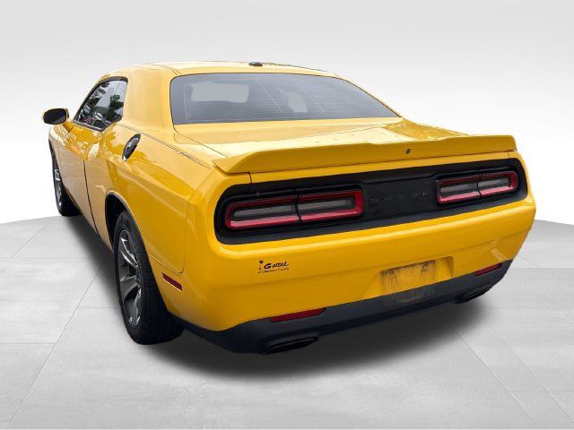 Used 2018 Dodge Challenger SXT RWD image 3