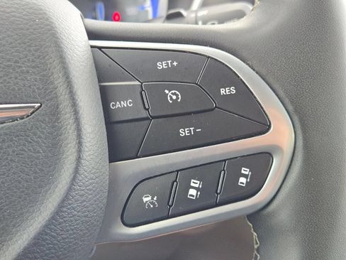 Certified 2024 Chrysler Pacifica Touring-L FWD image 32