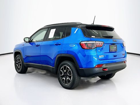 Used 2025 Jeep Compass Trailhawk AWD/4WD image 5