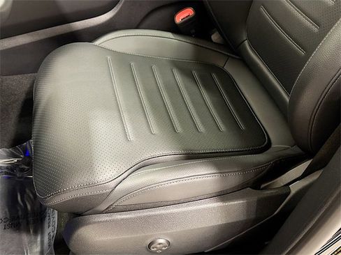 Used 2025 Mercedes-Benz GLC 300 4MATIC image 19