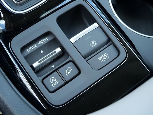 Certified 2025 Honda Pilot Touring image 29