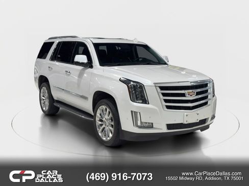 Used 2019 Cadillac Escalade Luxury RWD image 2