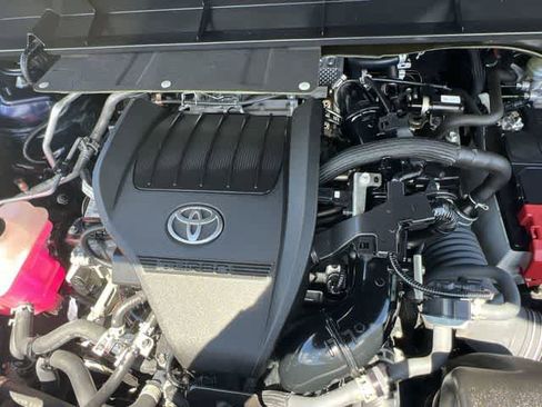 Used 2023 Toyota Highlander L FWD image 10