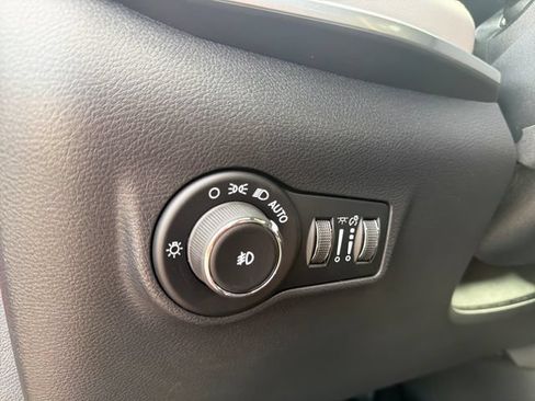 New 2026 Jeep Compass Limited w/ Sun, Sound & Navigation Group AWD/4WD image 11